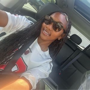 Meet your Posher, Anaya